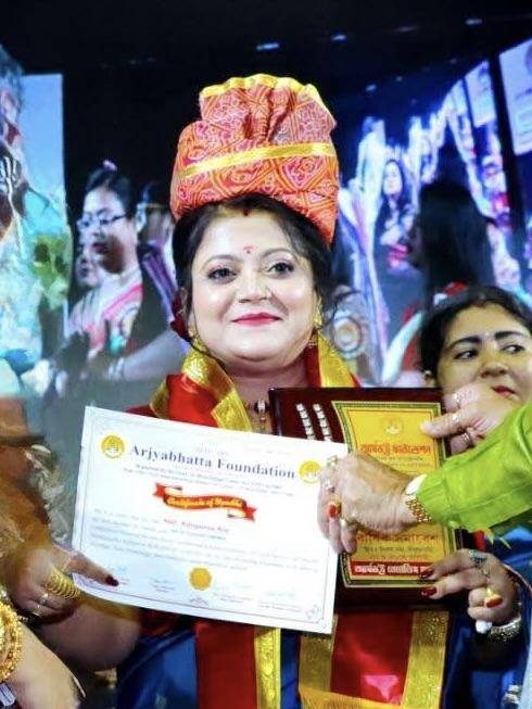 Rituparna Roy receiving the Jyotish Shastri Award