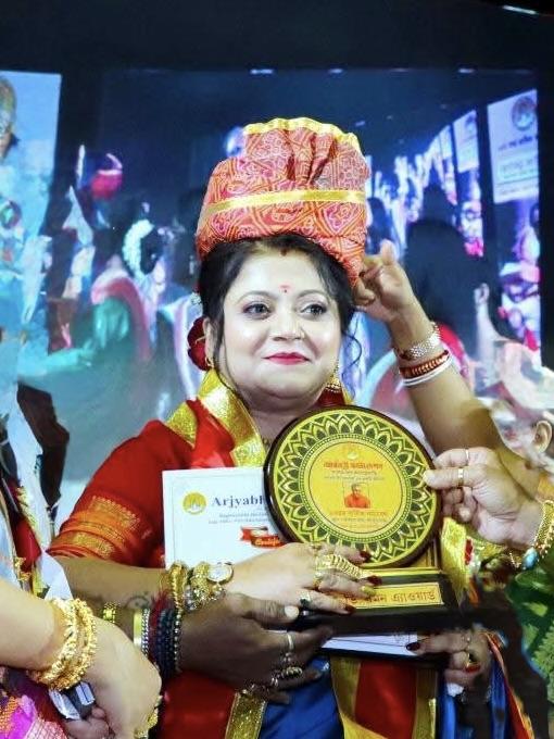 Rituparna Roy receiving the Jyotish Bharati Award – January 2025